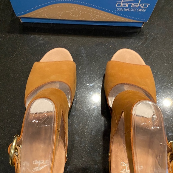 Dansko Minka milled sandals/shoes - Picture 2 of 11